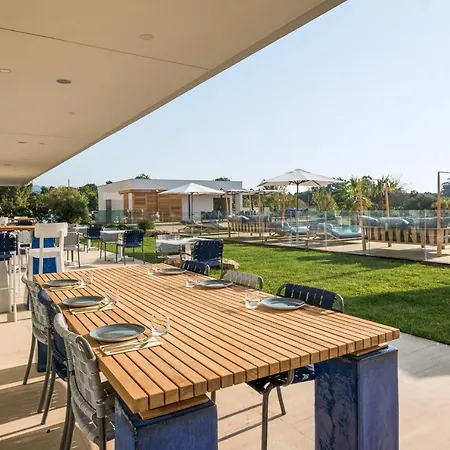 호텔 Golden Tulip Porto-vecchio 4*