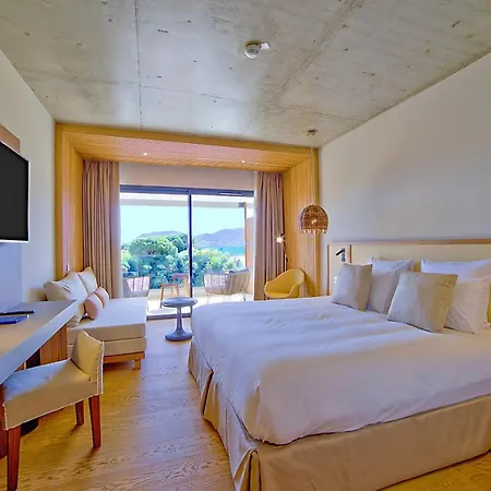 호텔 Golden Tulip Porto-vecchio 4*