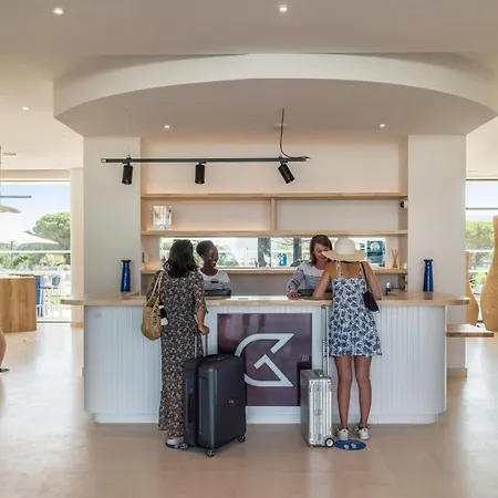 Golden Tulip Porto-vecchio 호텔 4*