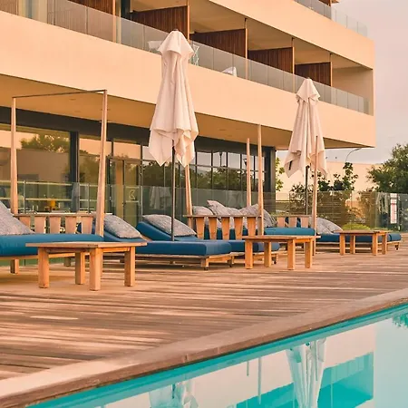 Golden Tulip Porto-vecchio Hotel 4*
