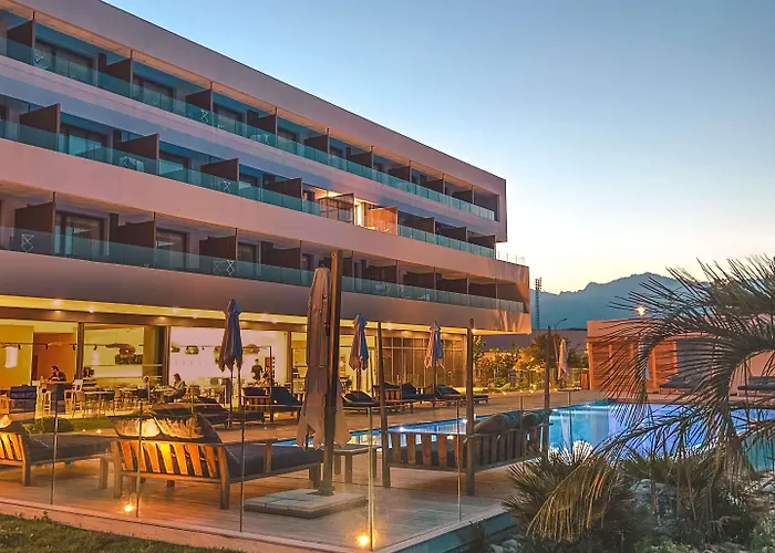 Golden Tulip Porto-vecchio 4*